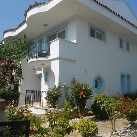 Villa Lisa Park Villas *