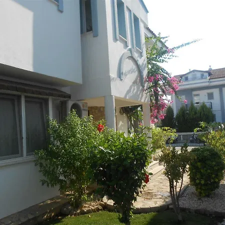 Villa Lisa Park Villas *