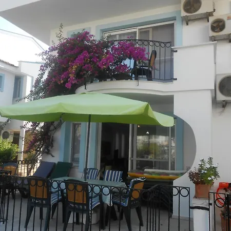 Villa Lisa Park Villas *