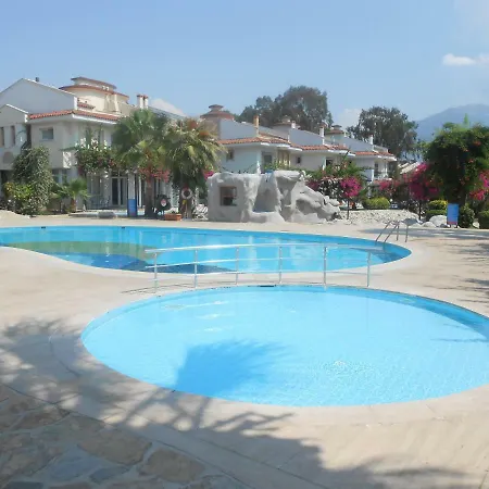 Villa Lisa Park Villas *